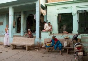 quotidianità in uno dei vicolo della città vecchia