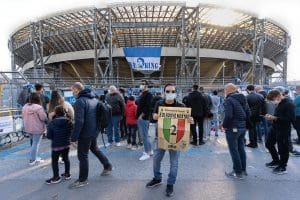 I napoletani piangono il loro re