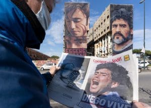 I napoletani piangono il loro re